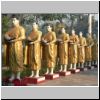 südlich von Pyay - Figuren vor der Myatman Pagode
