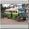 Bago - ein alter Bus vor der Hinthagone Pagode