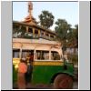 Bago - ein alter Bus vor der Hinthagone Pagode