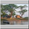 unterwegs von Bago nach Kyaiktiyo - ein Dorf am Fluß in der Morgensonne