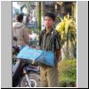 unterwegs von Bago nach Kyaiktiyo - ein Straßenverkäufer