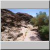 Namib Naukluft Park (unterwegs zwischen Solitaire und Walvis Bay) - Felsen am ausgetrockneten Kuiseb-Fluß