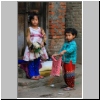 Lalitpur (Patan) - Kinder in einem Innenhof