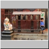 Lalitpur (Patan) - Tempel in einem Innenhof in der Altstadt