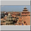 Patan - Durbar Square mit zahlreichen Tempeln und rechts der Königspalast