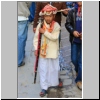Lalitpur (Patan) - ein Junge beim Feiern seiner Initiationszeremonie vor dem Goldenen Tempel