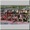 Glocken neben dem Dakshin Kali-Tempel