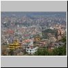 Blick vom Bagh Bhairab Tempel in Kirtipur auf die dichte Bebauung im Kathmandu-Tal