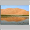 Rub Al Khali Wüste - ein See umgeben von Sanddünen