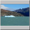 Lago Argentino - Landschaft und ein Eisberg