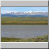 Patagonien - ein Salzsee an der Route Nr. 55 unweit der chilenischen Grenze, im Hintergrund die Andenkette