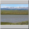 Patagonien - ein Salzsee an der Route Nr. 55 unweit der chilenischen Grenze, im Hintergrund die Andenkette