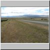 Fahrt in den Torres del Paine Nationalpark - am Horizont das Bergmassiv