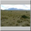 Fahrt in den Torres del Paine Nationalpark - am Horizont das Bergmassiv