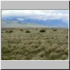 Fahrt in den Torres del Paine Nationalpark - am Horizont das Bergmassiv