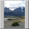 Torres del Paine NP - am Südufer des Lago Nordenskjöld, Blick auf die Torres- und Cuernos-Gipfel