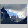 Torres del Paine NP -Blick auf die Torres- und Cuernos-Gipfel vom Südufer des Lago Nordenskjöld