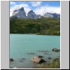 Torres del Paine NP - Blick vom Campingplatz am Ufer des Lago Pehoé auf die Cuernos-Gipfel