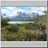 Torres del Paine NP - Blick vom Campingplatz am Ufer des Lago Pehoé auf die Cuernos-Gipfel