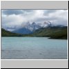 Torres del Paine - Blick auf den Rio Paine und Cuernos del Paine von der Brücke über den Fluß