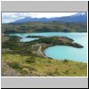 Torres del Paine - Wanderung vom Campingplatz Pehoé zum Aussichtspunkt Mirador Condor, Blick auf den Lago Pehoé und den Campingplatz