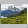 Torres del Paine - Wanderung vom Campingplatz Pehoé zum Aussichtspunkt Mirador Condor, Blick auf die Cuernos und den Lago Pehoé