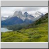 Torres del Paine - Wanderung vom Campingplatz Pehoé zum Aussichtspunkt Mirador Condor, Blick auf die Cuernos und den Lago Pehoé