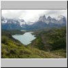 Torres del Paine - Blick vom Aussichtspunkt Mirador Condor auf den Lago Pehoé und die Cuernos