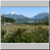 unterwegs auf der Carretera Austral zwischen Puerto Aisen und Puyuhuapi, ein See und links im Hintergrund der Cerro Cathedral (2060 m)