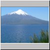 unterwegs nach Petrohue entlang des Südufers des Lago Llanquihue, im Hintergrund Vulkan Osorno