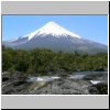 Petrohue  Stromschnellen und der Vulkan Osorno