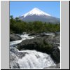 Petrohue  Stromschnellen und der Vulkan Osorno