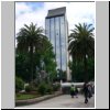 Temuco  links Denkmal der Araukaner auf der Plaza de Armas