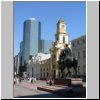 Santiago de Chile  das Historische Nationalmuseum und das Denkmal von Pedro de Valdivia an der Plaza de Armas