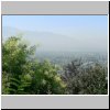 Santiago de Chile  unterwegs zum Gipfel des Cerro San Cristobal, Blick auf die Stadt im Smog