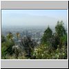 Santiago de Chile  unterwegs zum Gipfel des Cerro San Cristobal, Blick auf die Stadt im Smog