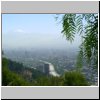 Santiago de Chile  unterwegs zum Gipfel des Cerro San Cristobal, Blick auf die Stadt im Smog