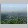 Santiago de Chile  unterwegs zum Gipfel des Cerro San Cristobal, Blick auf die Stadt im Smog