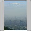 Santiago de Chile  unterwegs zum Gipfel des Cerro San Cristobal, Blick auf die Stadt im Smog