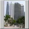 Promenade am Singapore River - Hochhäuser im Central Business District und vorne das Raffles-Denkmal
