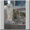 Merlion Park - The Merlion, hinten das Fullerton Hotel