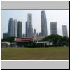 Padang und das Geb&auml;ude des Singapore Cricket Club, hinten die Skyline