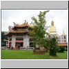 Kong Meng San Phor Kark See Tempel in Bishan - Halle von Amrta Vinaya, rechts die Pagode der 10.000 Buddhas