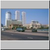 Colombo - die zwei Türme des World Trade Center und davor das Alte Parlamentsgebäude (Blick von der Promenade Galle Face Green)