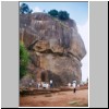 Sigiriya - Löwenterrasse an der Nordseite des Sigiriya-Felsens und die Treppe zum Gipfelplateau