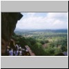 Sigiriya - Blick von der Westseite des Sigiriya-Felsens auf die Umgebung, unten die Spiegelmauer