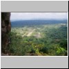 Sigiriya - Blick von der Löwenterrasse des Sigiriya-Felsens nach Westen, unten die Gartenanlage der Bergfestung