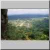 Sigiriya - Blick von der Löwenterrasse des Sigiriya-Felsens nach Westen, unten die Gartenanlage der Bergfestung