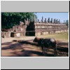Polonnaruwa - Ruinen der Ratshalle (Audienzhalle) des Königs, vorne die Eingangstreppe