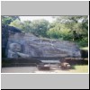 Polonnaruwa - Felsentempel Gal Vihara, Statue des liegenden Buddhas beim Eingang ins Nirvana (14 m lang)